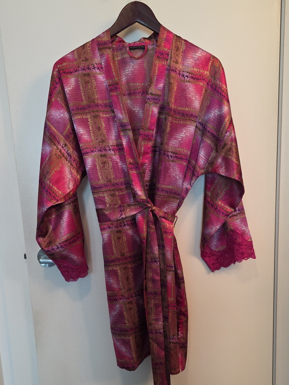 ALFRED SUNG Pink and Gold Satin Wrap Kimono Robe-Style Top